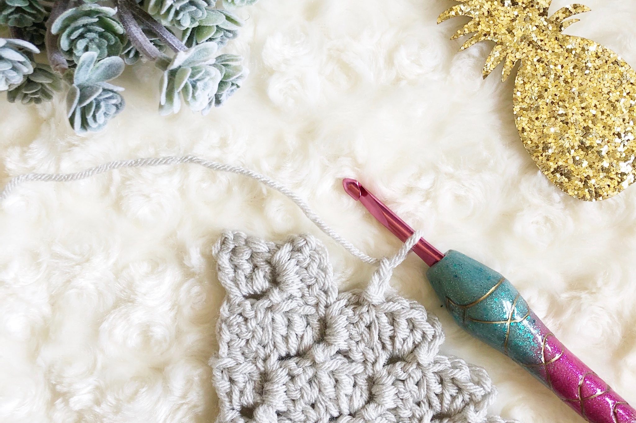 Corner to corner crochet tutorial with teal and pink pineapple crochet hook